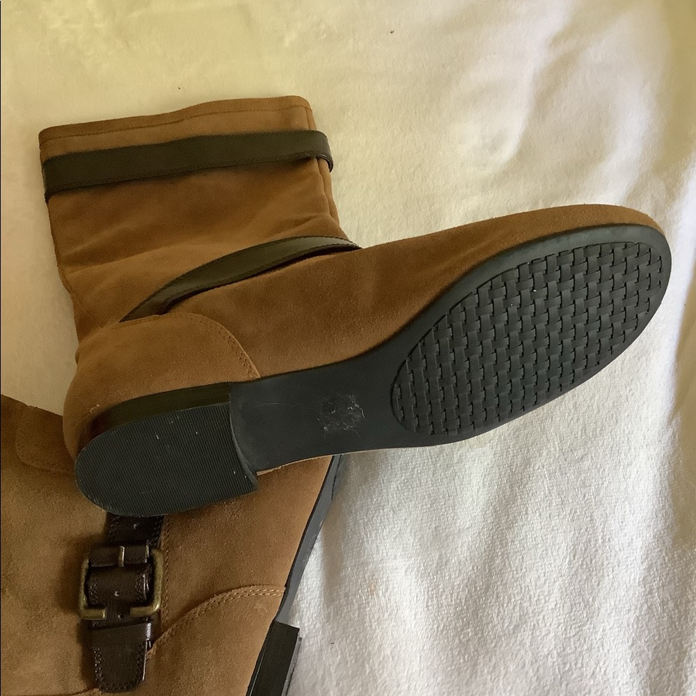 NWOT White Mountain Suede Boots - Picture 3 of 10
